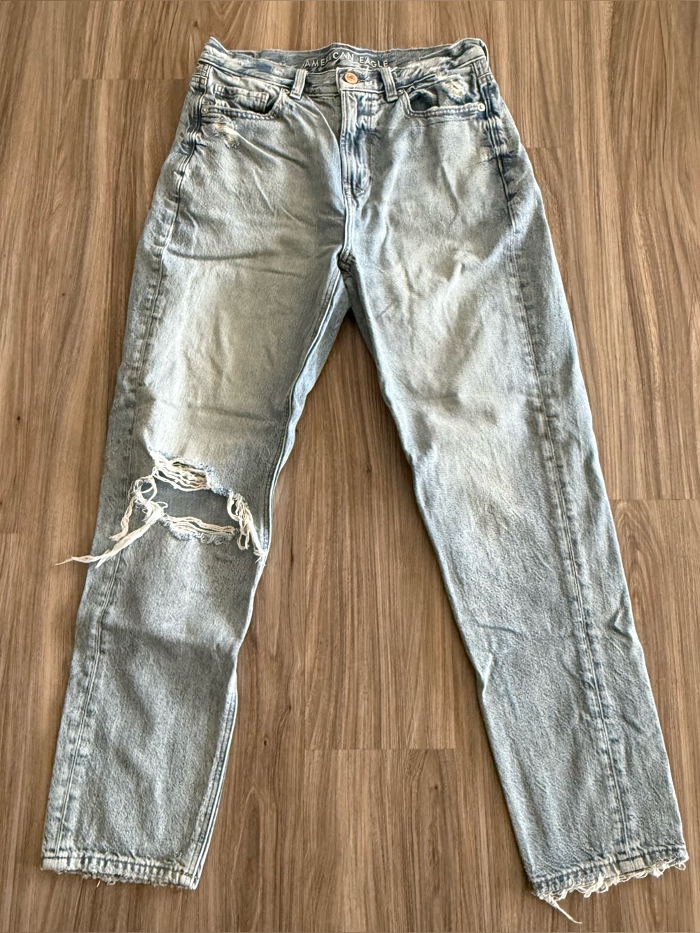 American Eagle Outfitters Light Blue Straight Leg Distressed Mom Jean - Size 4